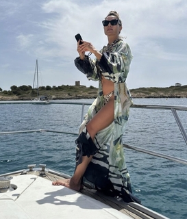 Nazan Eckes feet photo thumbnail