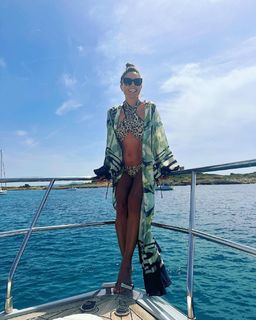 Nazan Eckes feet photo thumbnail