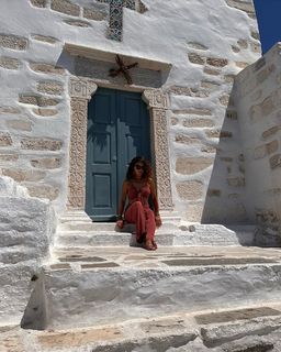 Nazan Eckes feet photo thumbnail
