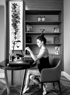 Nazan Eckes feet photo thumbnail