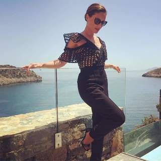 Nazan Eckes feet photo thumbnail