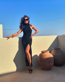 Nazan Eckes feet photo thumbnail
