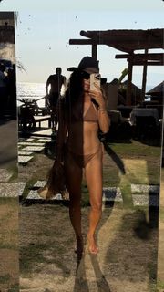 Nazan Eckes feet photo 3