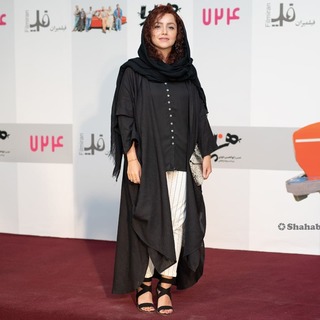 Nazanin Bayati feet photo thumbnail