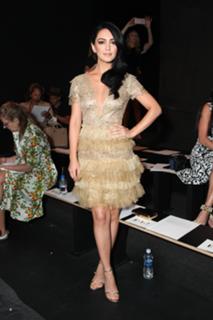 Nazanin Boniadi feet photo thumbnail