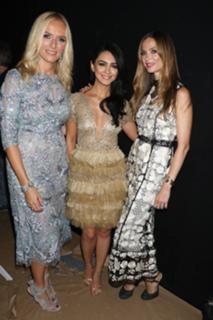 Nazanin Boniadi feet photo thumbnail
