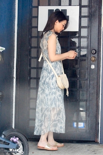 Nazanin Boniadi feet photo thumbnail
