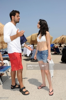 Nazanin Boniadi feet photo thumbnail