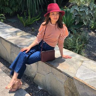 Nazanin Boniadi feet photo thumbnail