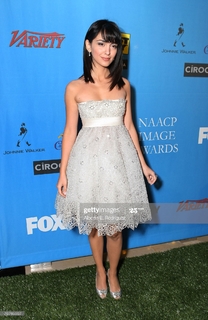 Nazanin Boniadi feet photo thumbnail
