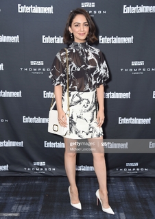 Nazanin Boniadi feet photo thumbnail