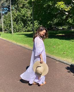 Nazanin Boniadi feet photo thumbnail