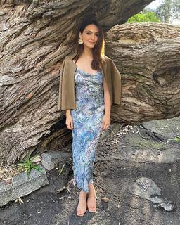 Nazanin Boniadi feet photo thumbnail