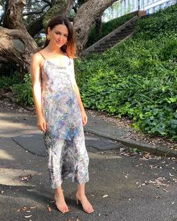 Nazanin Boniadi feet photo thumbnail