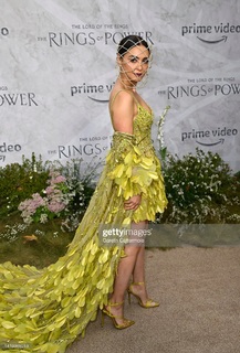Nazanin Boniadi feet photo thumbnail