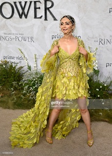 Nazanin Boniadi feet photo thumbnail