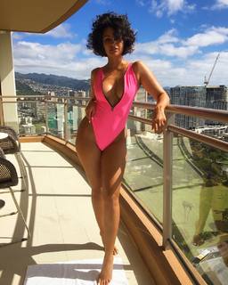 Nazanin Mandi feet photo 15