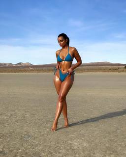Nazanin Mandi feet photo 7