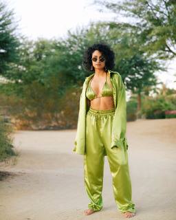 Nazanin Mandi feet photo 8