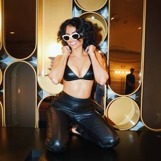 Nazanin Mandi feet photo 9