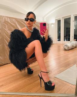 Nazanin Mandi feet photo 1