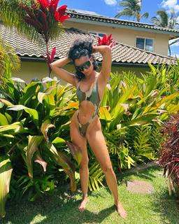 Nazanin Mandi feet photo 3