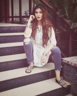 Nazish Jahangir feet photo thumbnail