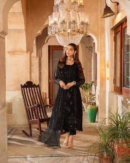 Nazish Jahangir feet photo thumbnail