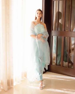 Nazish Jahangir feet photo thumbnail