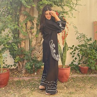 Nazish Jahangir feet photo thumbnail