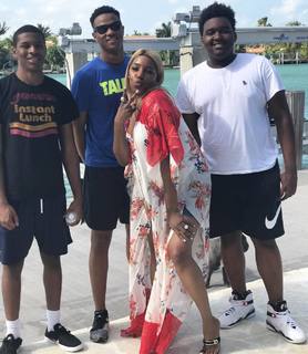 NeNe Leakes feet photo thumbnail