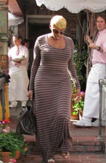 NeNe Leakes feet photo thumbnail