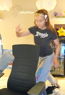 Neekolul feet photo thumbnail