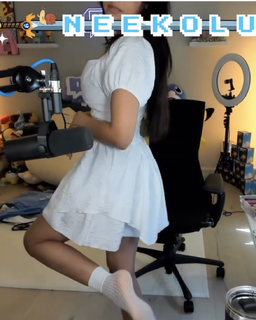 Neekolul feet photo thumbnail