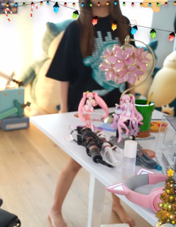 Neekolul feet photo thumbnail