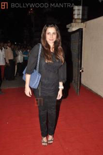 Neelam Kothari feet photo 16