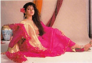 Neelam Kothari feet photo 3