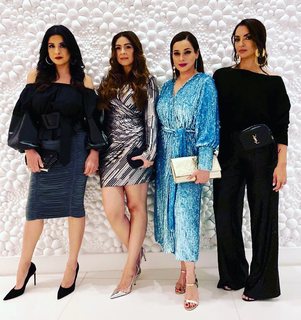 Neelam Kothari feet photo 18