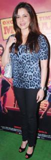 Neelam Kothari feet photo 3