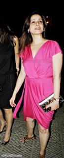 Neelam Kothari feet photo 7