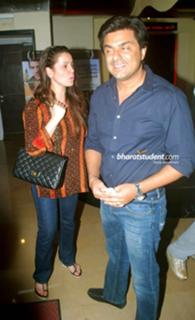 Neelam Kothari feet photo 1