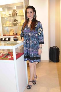 Neelam Kothari feet photo 19