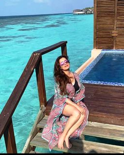 Neelam Kothari feet photo 11
