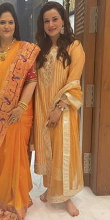 Neelam Kothari feet photo 8