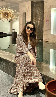Neelam Kothari feet photo 7
