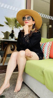 Neelam Kothari feet photo 6