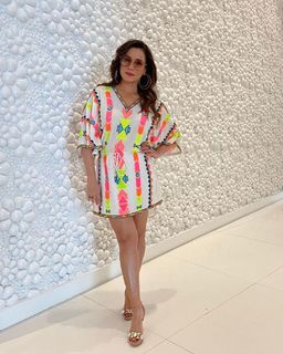 Neelam Kothari feet photo 12