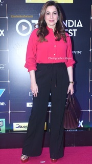 Neelam Kothari feet photo 11