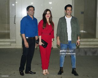 Neelam Kothari feet photo 3
