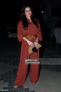 Neelam Kothari feet photo 17